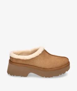 Mujer UGG Mules Y Zuecos*Zuecos NEW HIGHTS COZZY CLOG en cuero